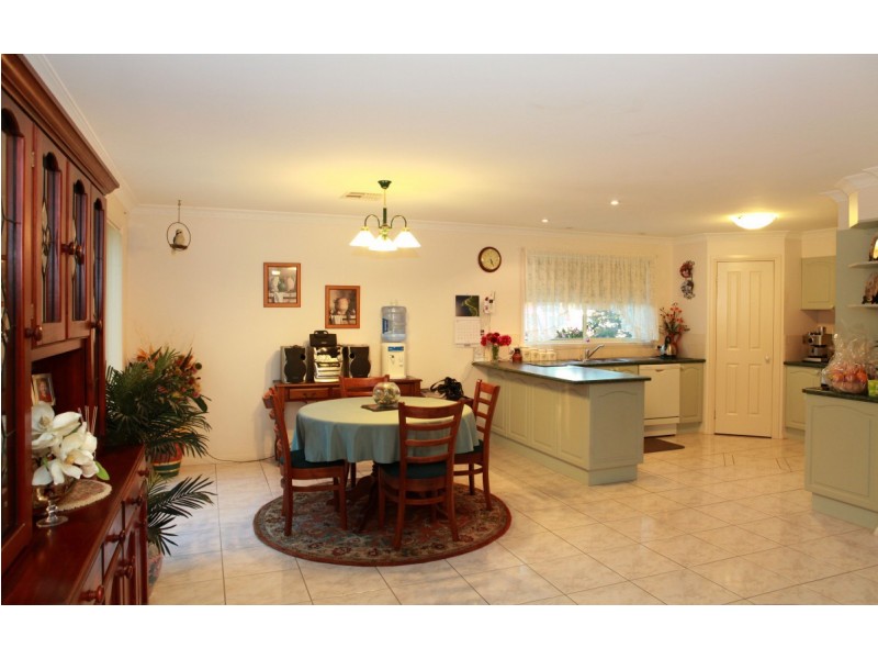32 Mark Avenue, Sale VIC 3850