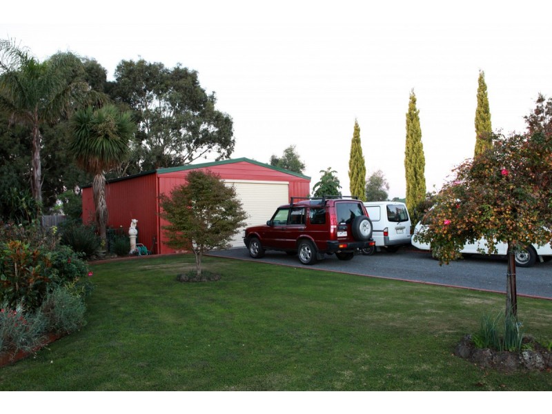 32 Mark Avenue, Sale VIC 3850