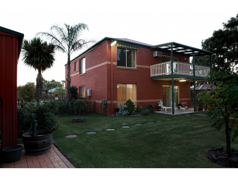 32 Mark Avenue, Sale VIC 3850