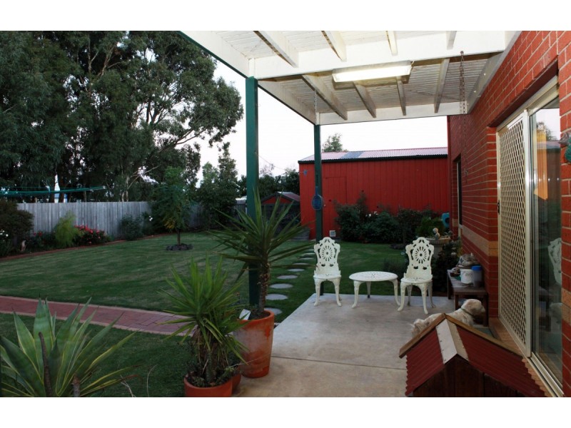 32 Mark Avenue, Sale VIC 3850