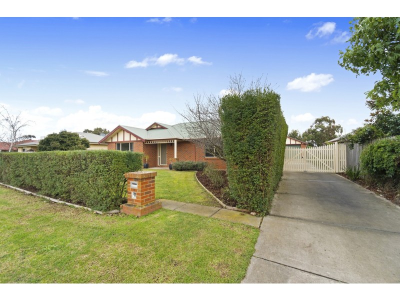 13 Pelican Court, Sale VIC 3850