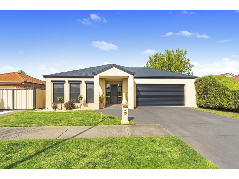 16 Pelican Court, Sale VIC 3850