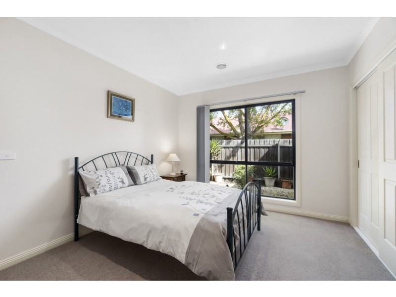16 Pelican Court, Sale VIC 3850
