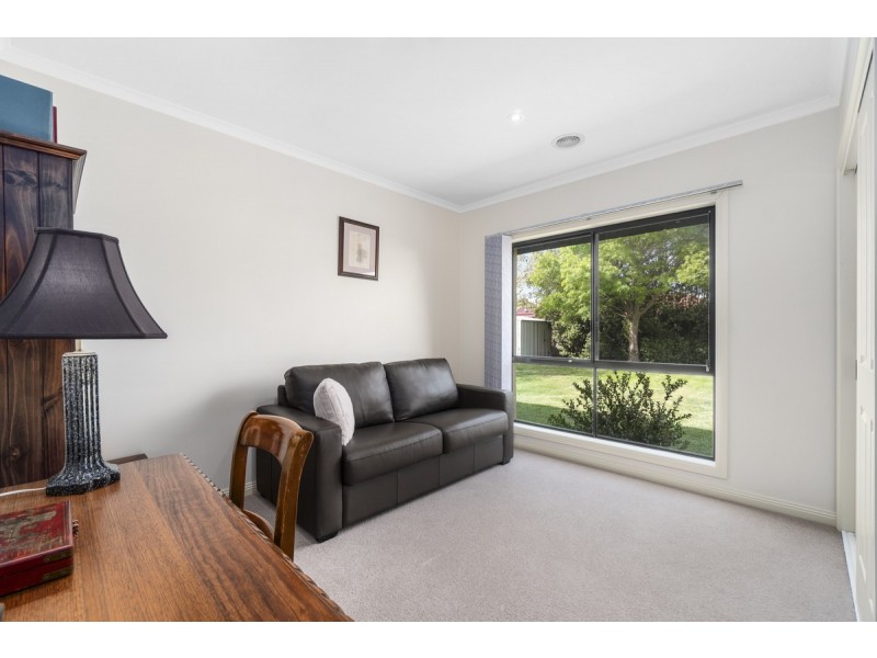 16 Pelican Court, Sale VIC 3850