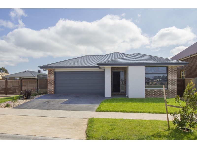 10 Surkitt Boulevard, Sale VIC 3850