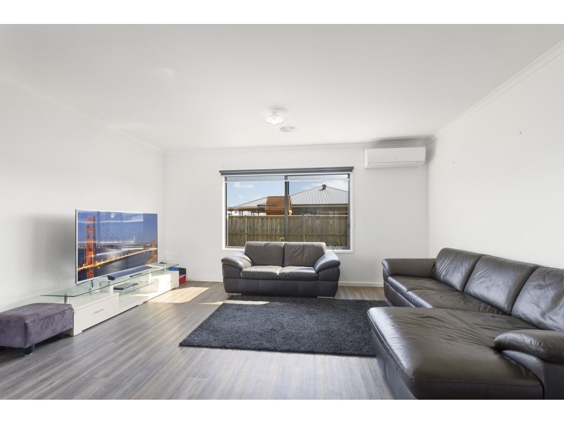 10 Surkitt Boulevard, Sale VIC 3850