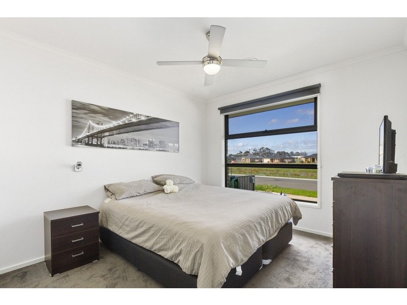 10 Surkitt Boulevard, Sale VIC 3850