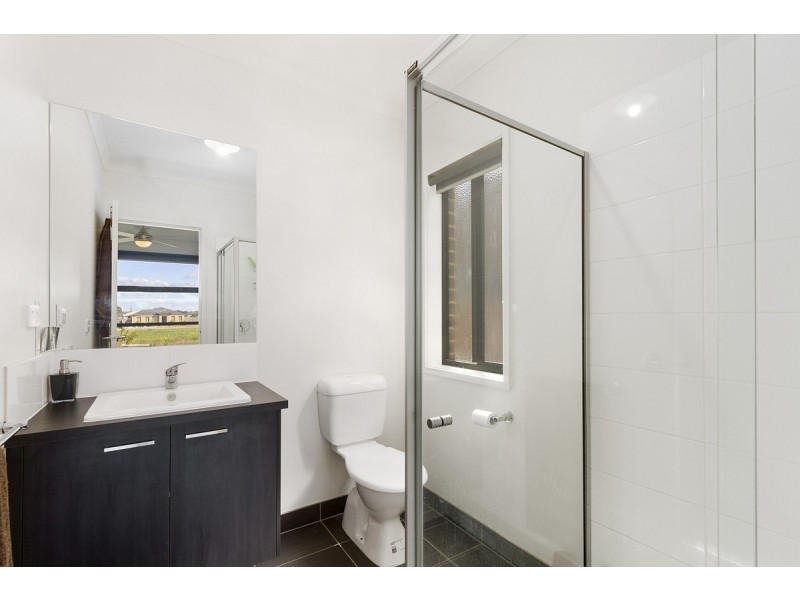 10 Surkitt Boulevard, Sale VIC 3850