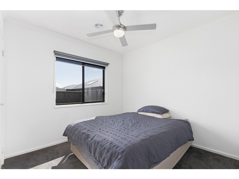 10 Surkitt Boulevard, Sale VIC 3850