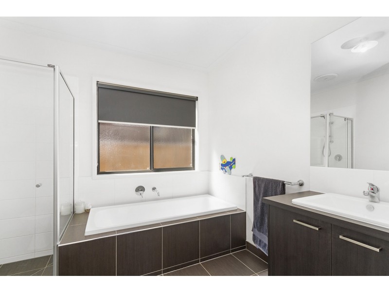 10 Surkitt Boulevard, Sale VIC 3850
