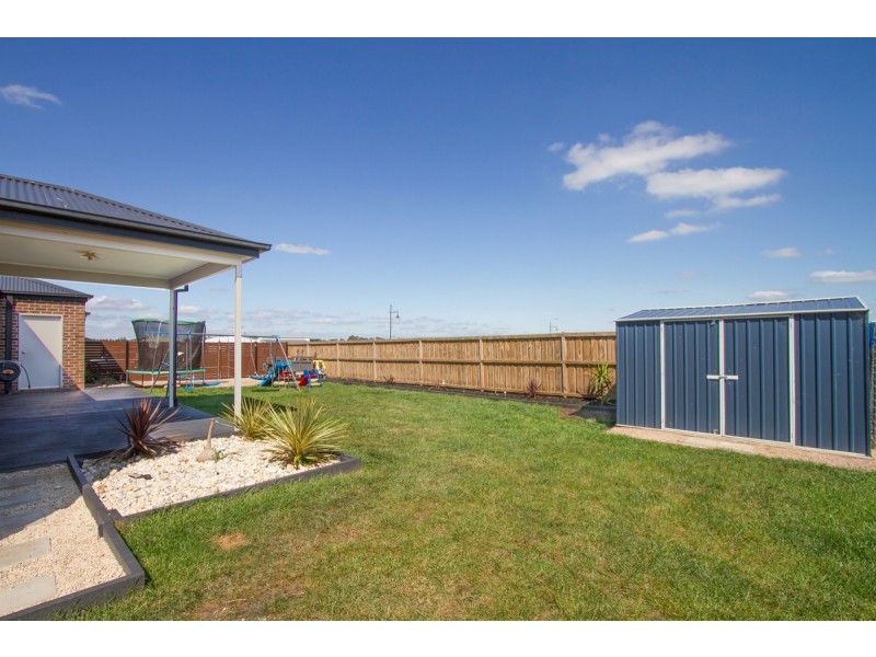 10 Surkitt Boulevard, Sale VIC 3850
