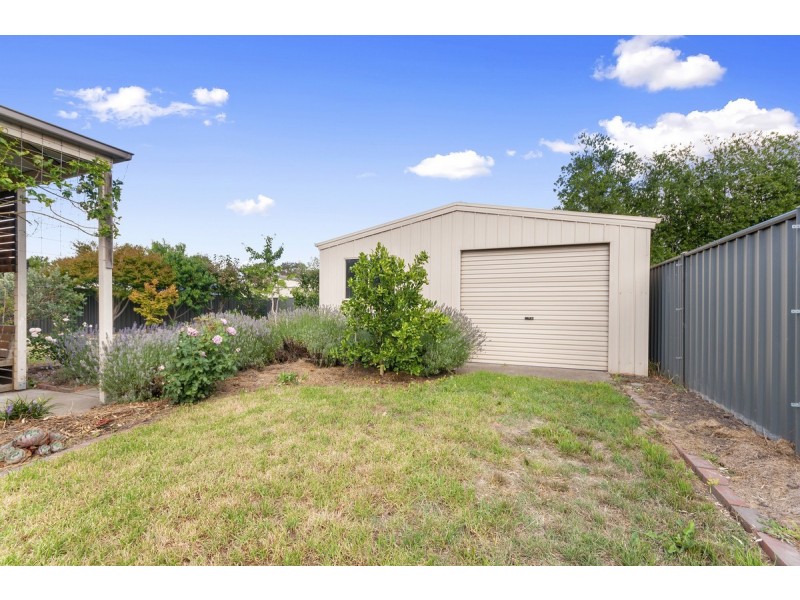 17 Dryden Place, Sale VIC 3850