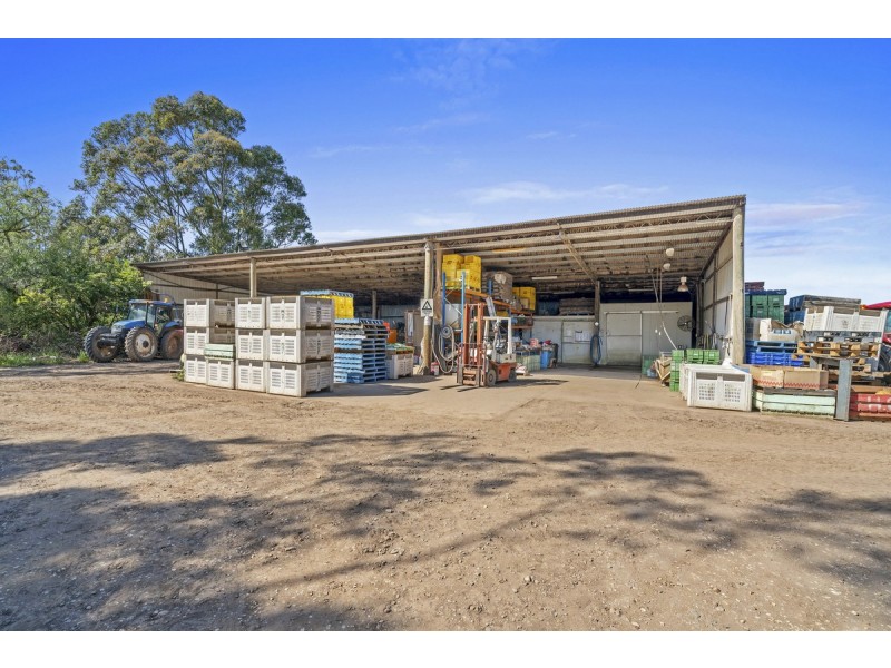 2/75 Stewarts Lane, Stratford VIC 3862