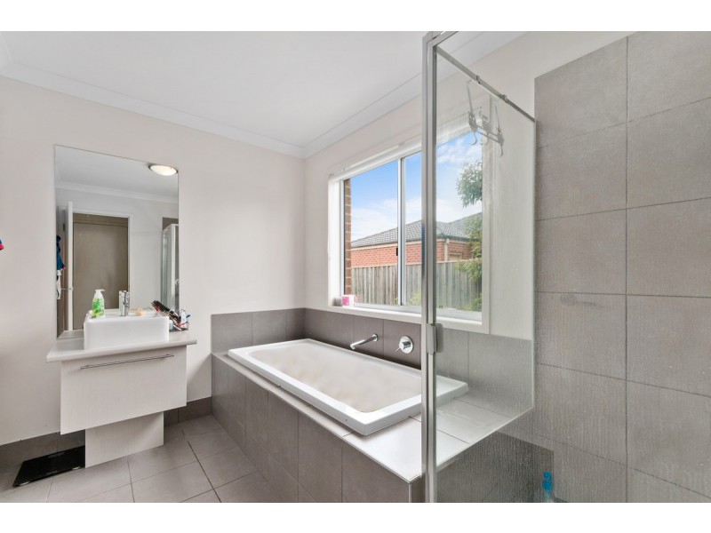 15 Cantwell Drive, Sale VIC 3850