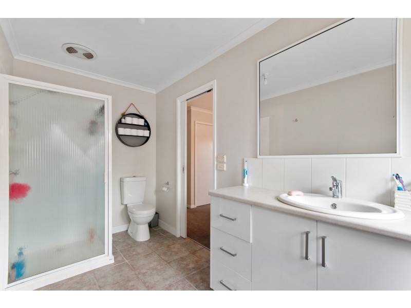 2 Stafford Drive, Sale VIC 3850