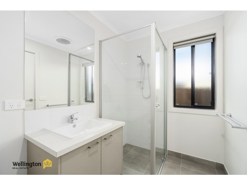 8 Burraginnin Close, Sale VIC 3850