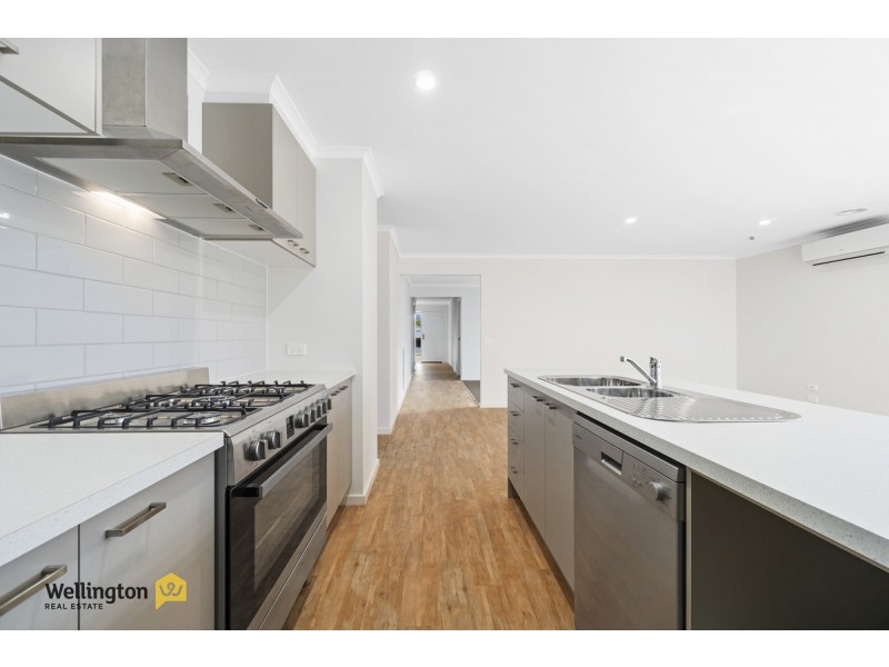 8 Burraginnin Close, Sale VIC 3850