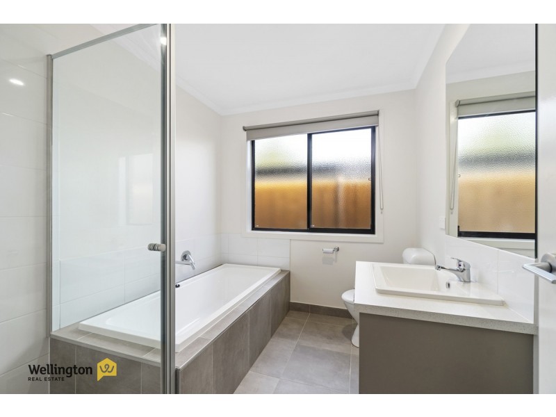 8 Burraginnin Close, Sale VIC 3850