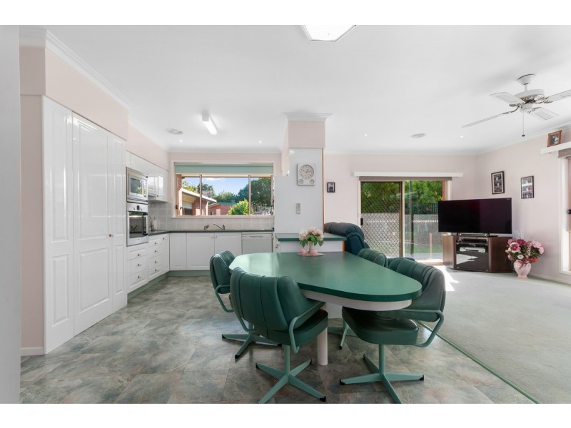 8 Jennifer Court, Sale VIC 3850