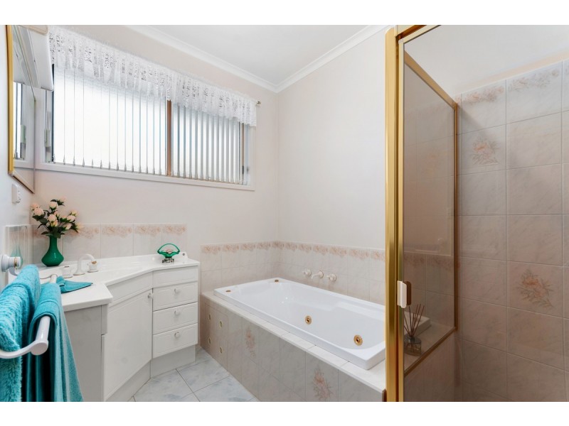 8 Jennifer Court, Sale VIC 3850