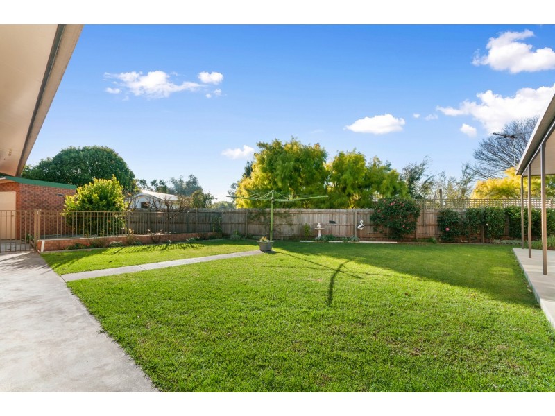 8 Jennifer Court, Sale VIC 3850