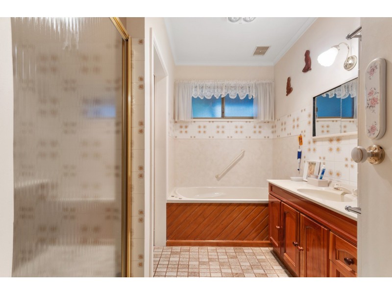 2 Indra Court, Sale VIC 3850