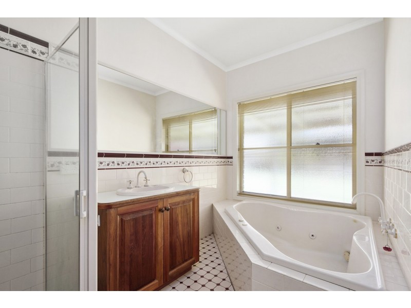 9 Finegan Court, Sale VIC 3850