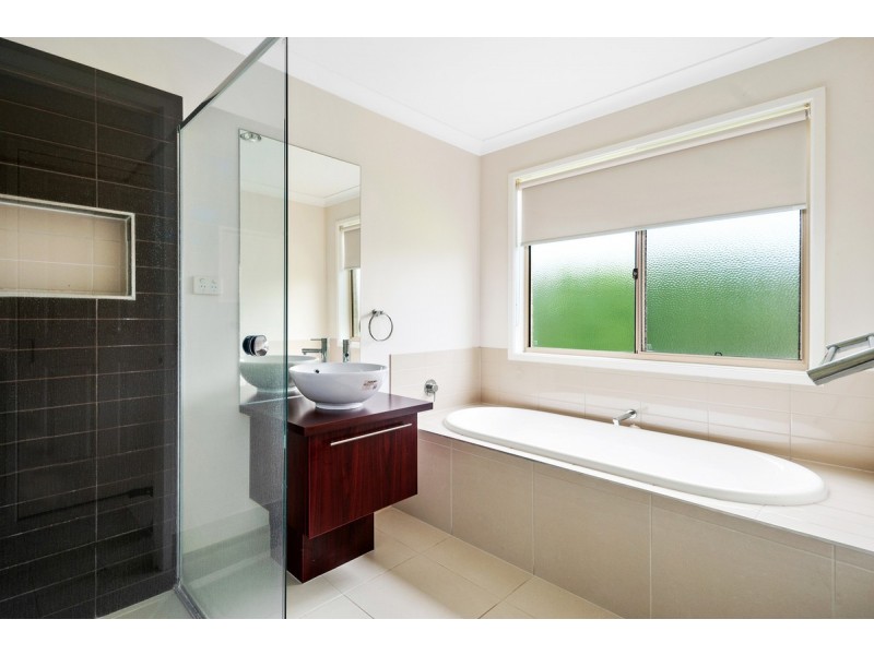 12 Stuart Place, Sale VIC 3850