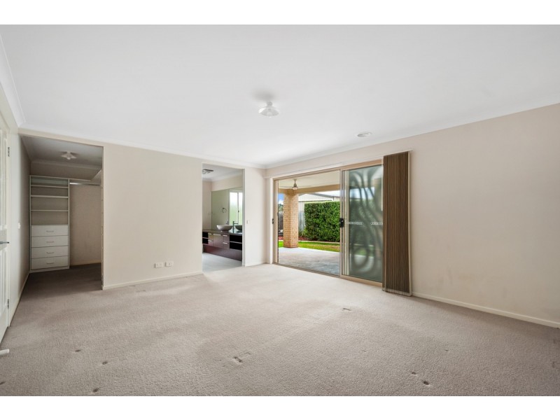 12 Stuart Place, Sale VIC 3850