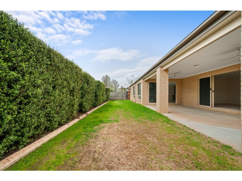12 Stuart Place, Sale VIC 3850