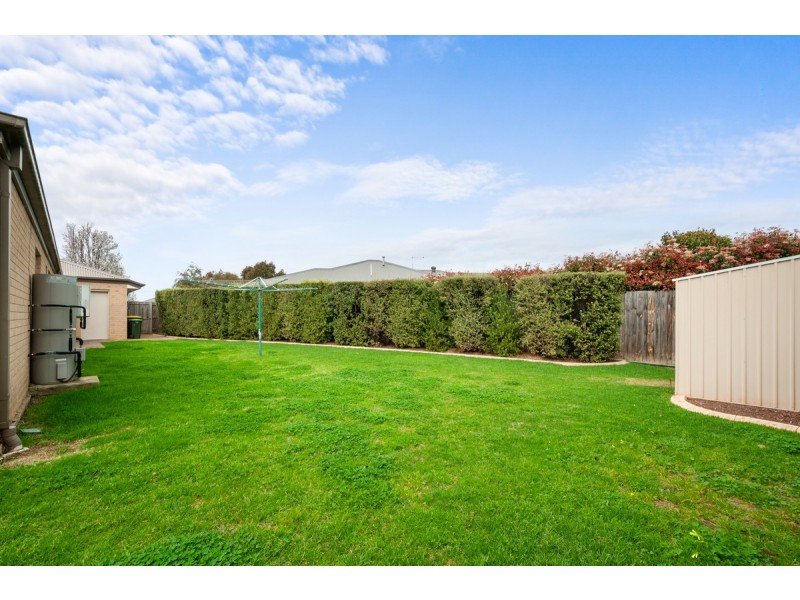12 Stuart Place, Sale VIC 3850