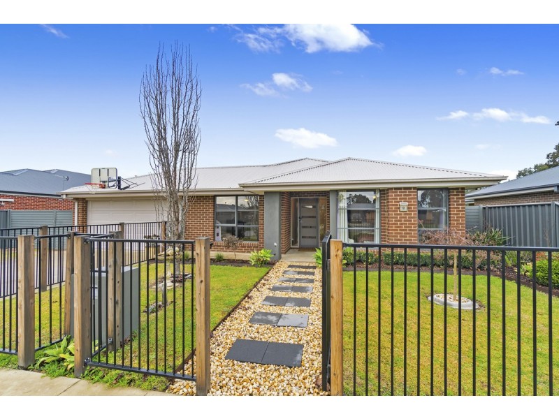 18 Killeen Street, Stratford VIC 3862