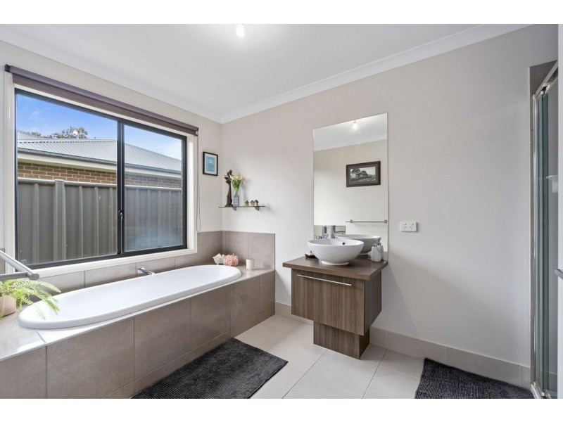 18 Killeen Street, Stratford VIC 3862