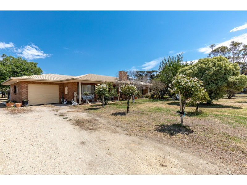11 Boyces Road, Cobains VIC 3851