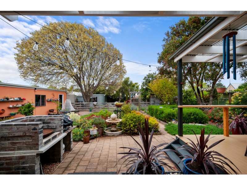 16 Jones Street, Stratford VIC 3862