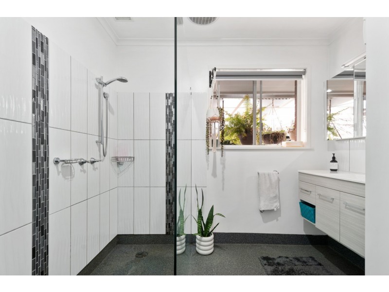 16 Jones Street, Stratford VIC 3862