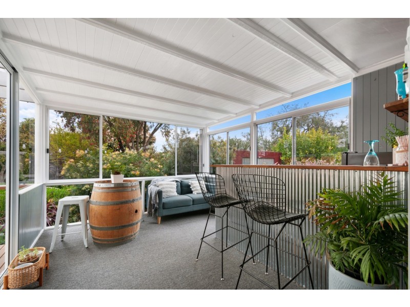 16 Jones Street, Stratford VIC 3862