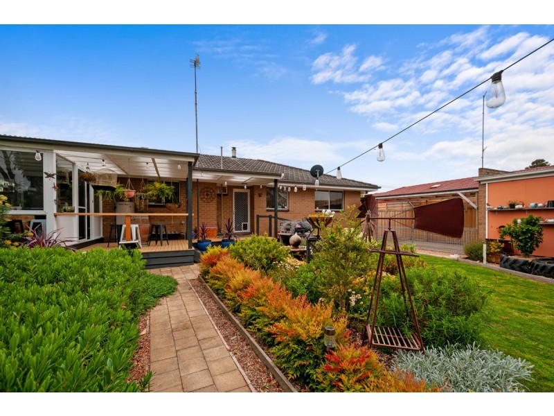 16 Jones Street, Stratford VIC 3862