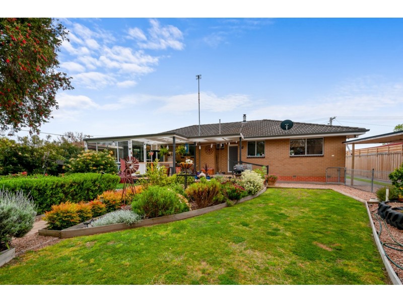 16 Jones Street, Stratford VIC 3862
