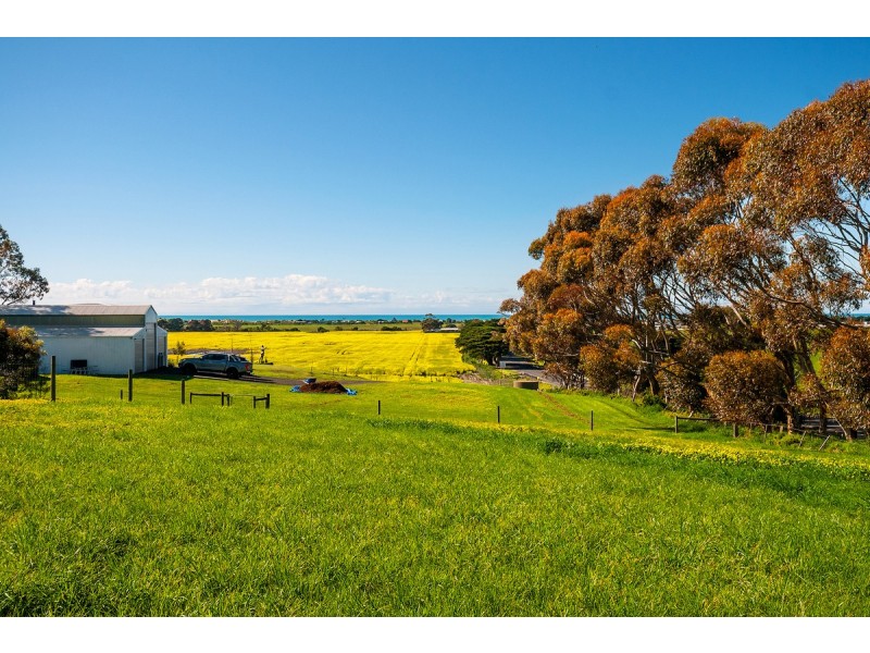 6 Wattlebird Close, Seaspray VIC 3851