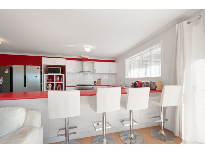 6 Wattlebird Close, Seaspray VIC 3851