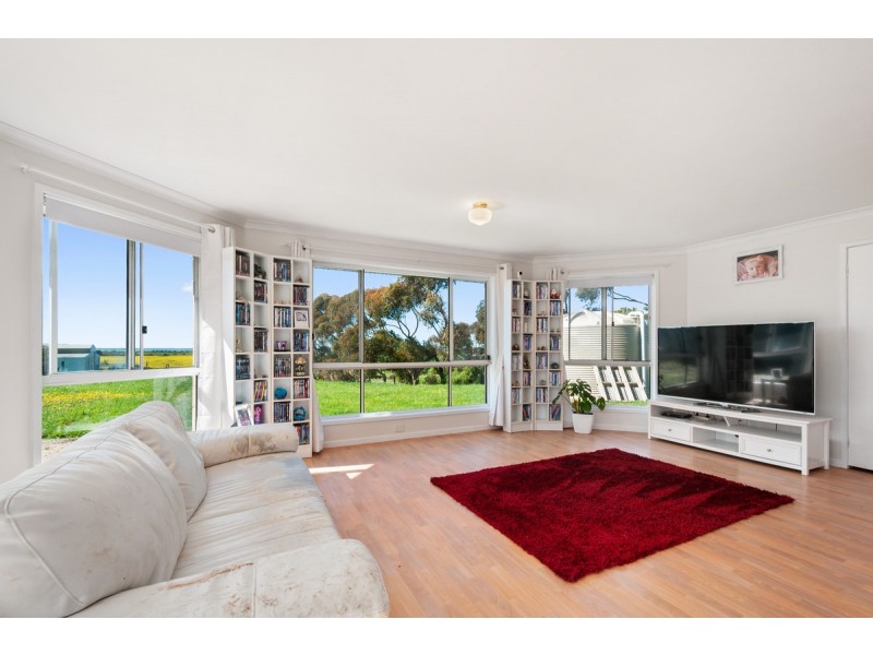 6 Wattlebird Close, Seaspray VIC 3851