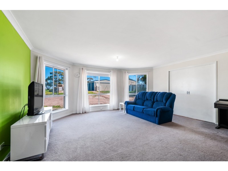 6 Wattlebird Close, Seaspray VIC 3851