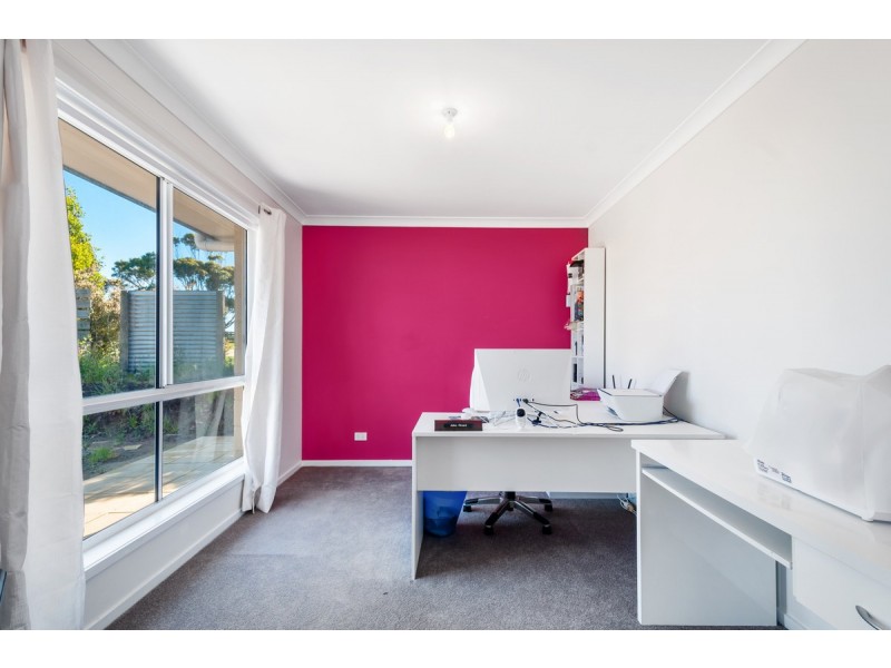 6 Wattlebird Close, Seaspray VIC 3851