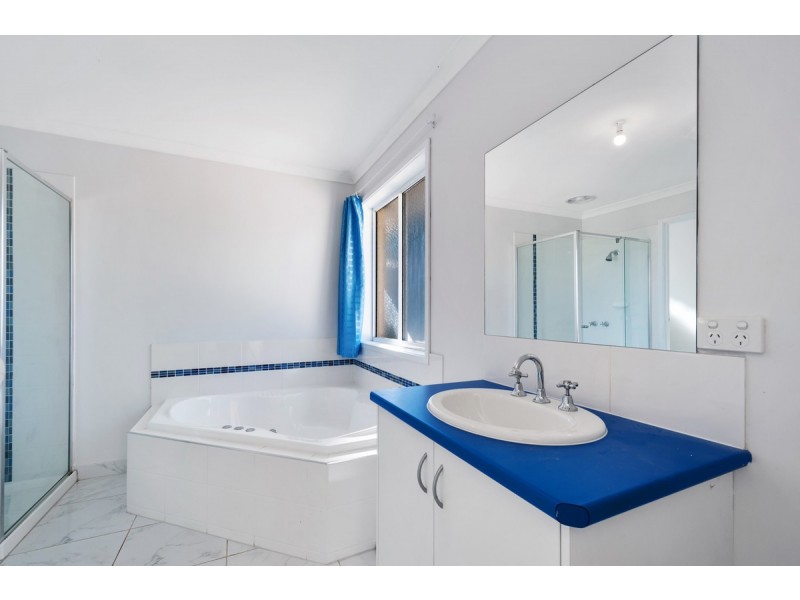 6 Wattlebird Close, Seaspray VIC 3851