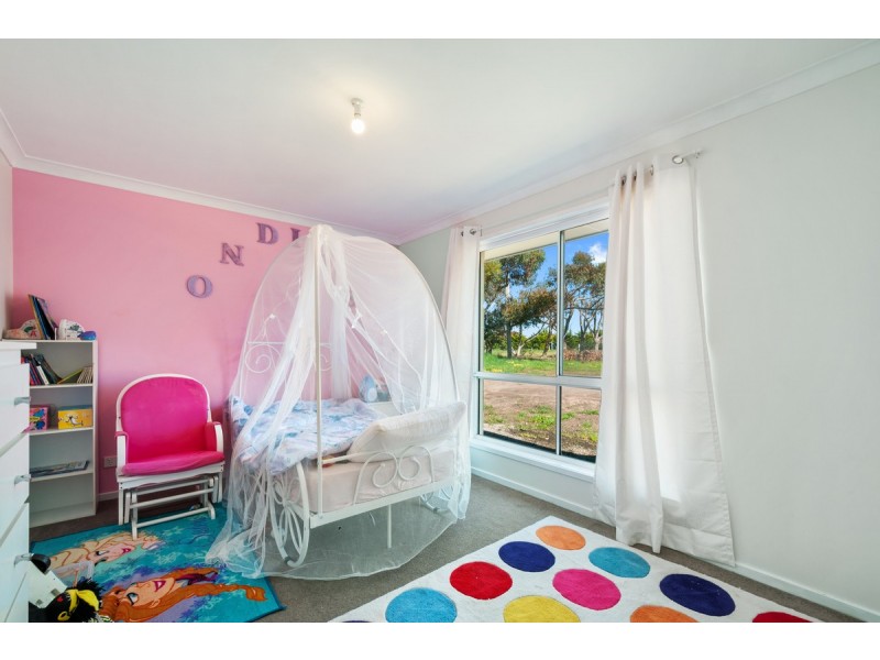 6 Wattlebird Close, Seaspray VIC 3851