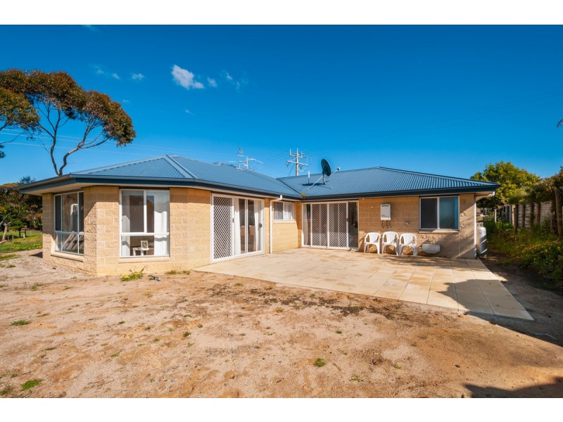 6 Wattlebird Close, Seaspray VIC 3851