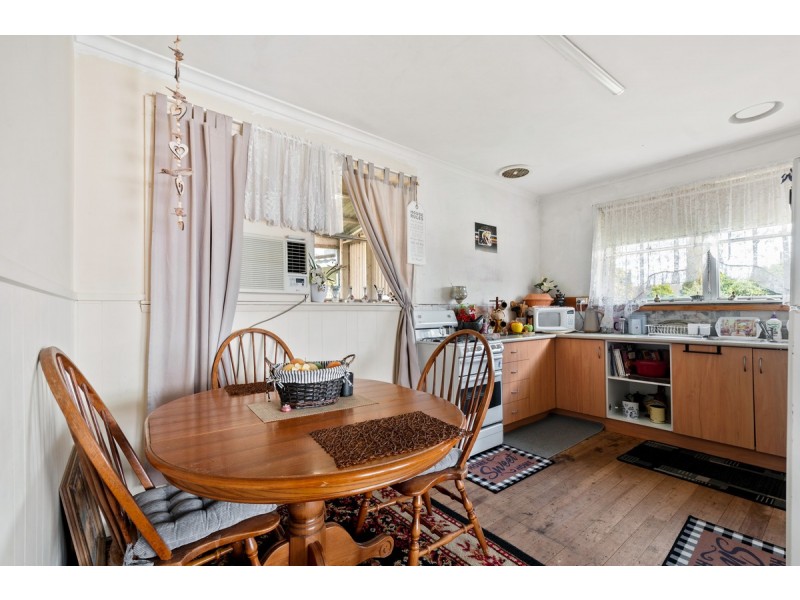 13 Overend Crescent, Sale VIC 3850