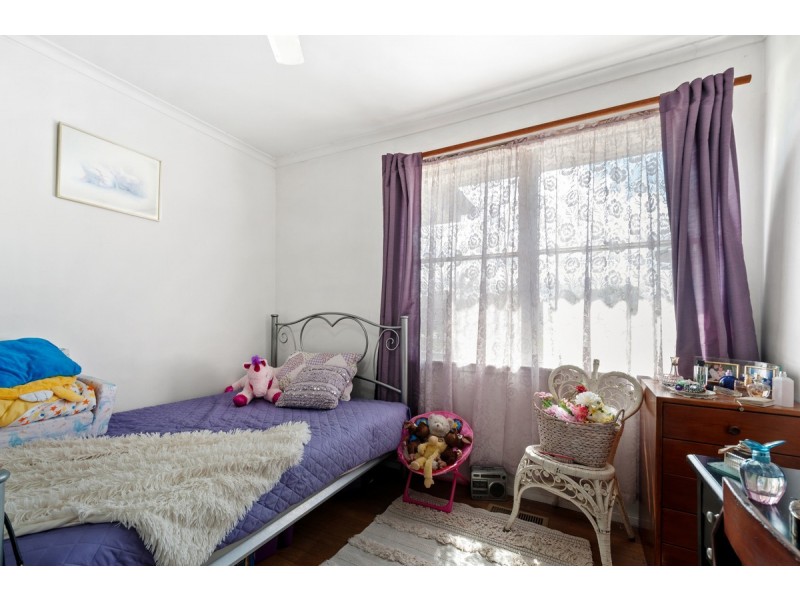 13 Overend Crescent, Sale VIC 3850
