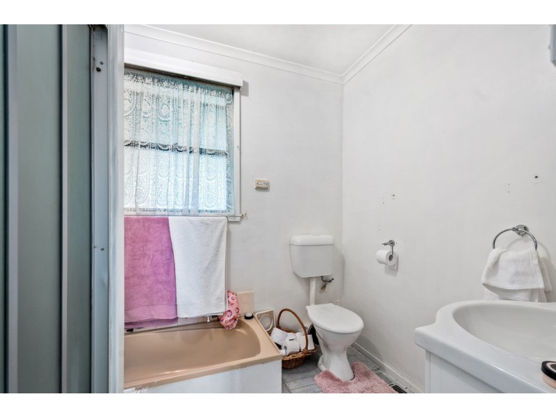 13 Overend Crescent, Sale VIC 3850